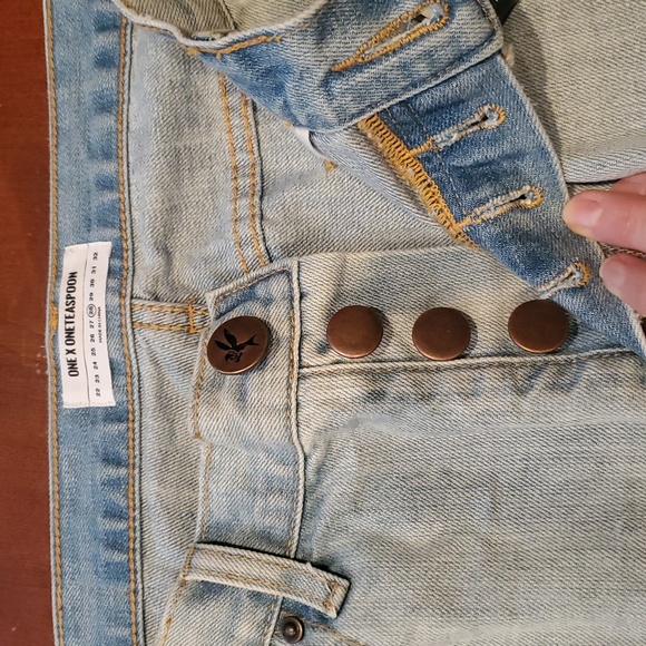 Revolve one teaspoon Distressed Light Blue Women's Cropped Jeans. Size 28. - Picture 3 of 5